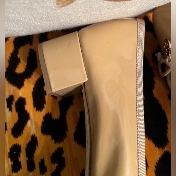 TORY BURCH Chelsea Charm Patent Leather Pump Block Heel Nude Size 10.5 NEW! - Picture 12 of 16